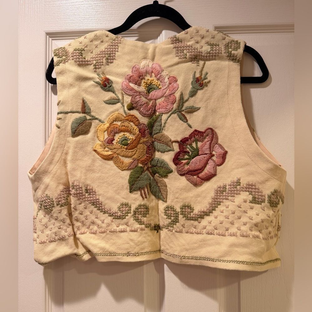Embroidered Cream Vest - Picture 4 of 5